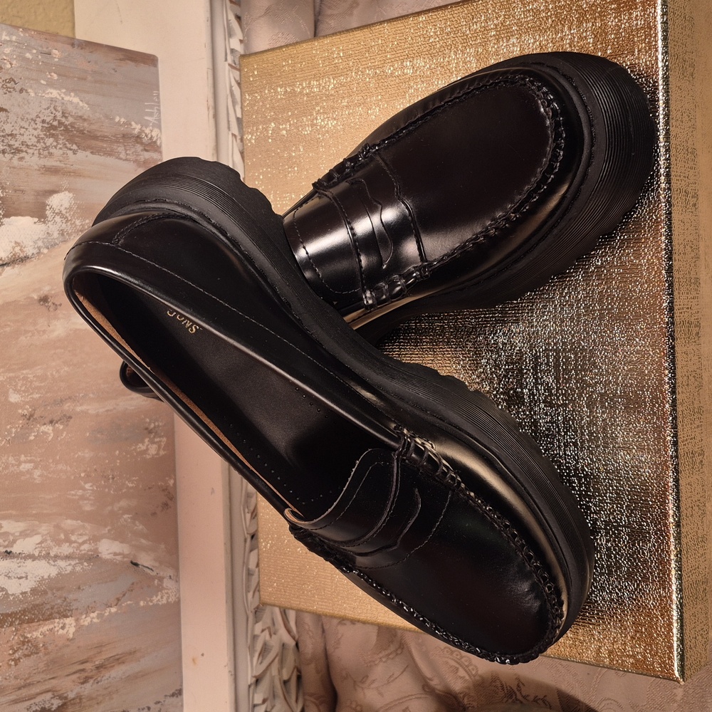 G.H. Bass Whitney Platform Penny Loafer - Picture 2 of 12